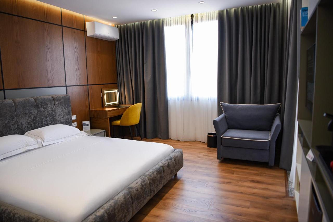 The Wilson Tirana Hotel Luaran gambar
